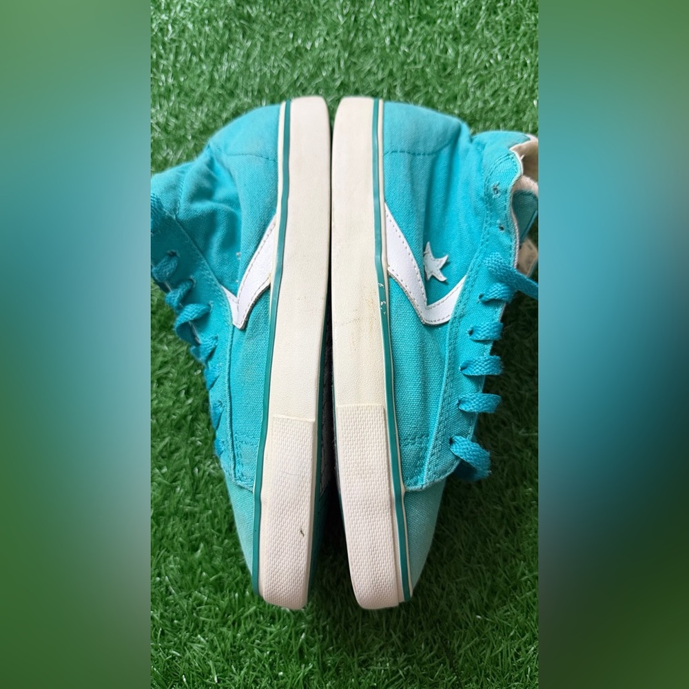 Converse Teal and White Unisex Sneakers Size M-7 W-8.5‎
